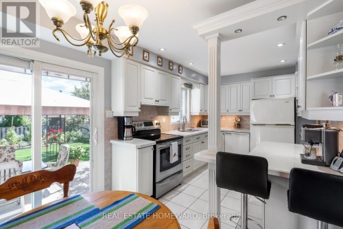 Walk out to garden from kitchen - 6399 Colebrook Crescent, Mississauga, ON 