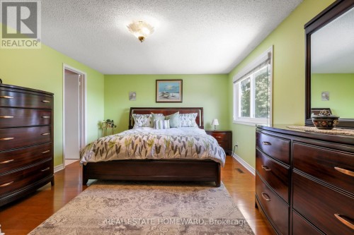 Primary bedroom with semi ensuite - 6399 Colebrook Crescent, Mississauga, ON 