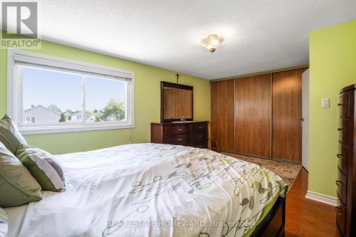 Double closet in Primary Bedroom - 6399 Colebrook Crescent, Mississauga, ON 
