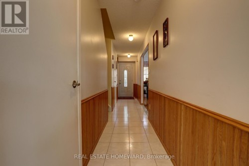 Hallway Entry - 6399 Colebrook Crescent, Mississauga, ON 