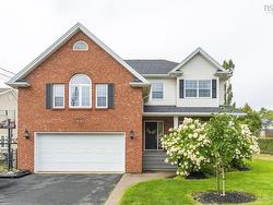 5 Edgewater Close  Dartmouth, NS B2W 6S3