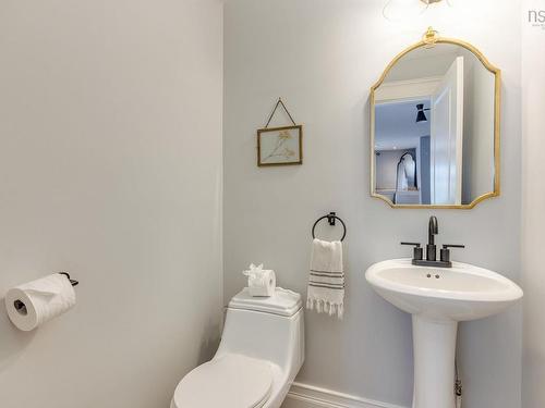5 Edgewater Close, Dartmouth, NS 