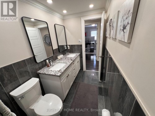 Upper bathroom - 1916 Pagehurst Court, Mississauga, ON 