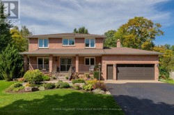 34 AMBERGLEN COURT  East Gwillimbury, ON L9N 1J6