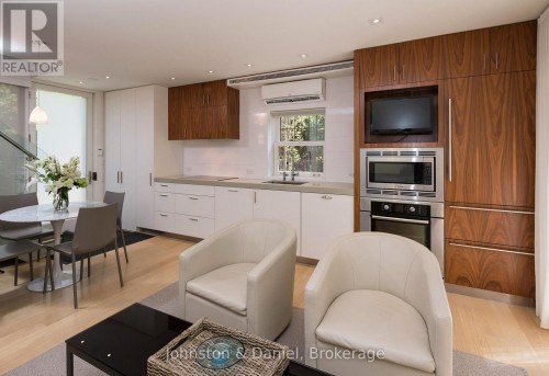 400 - 78 ROXBOROUGH STREET E , Toronto, Ontario M4W 1V8 3