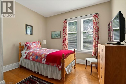 24 Fairleigh Crescent, Hamilton, ON 