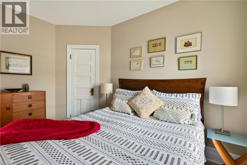 24 Fairleigh Crescent, Hamilton, ON 