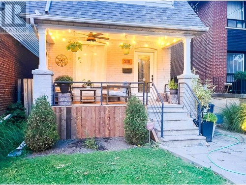 231 CHISHOLM AVENUE , Toronto, Ontario M4C 4V9 2
