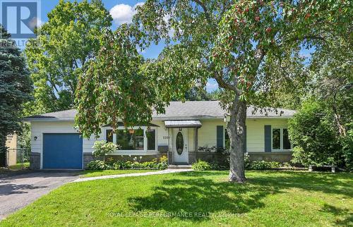 2206 Hillary Avenue, Ottawa, ON 