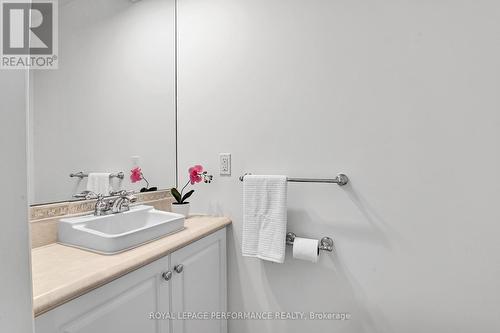 2206 Hillary Avenue, Ottawa, ON 