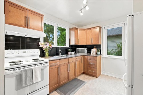 Kitchen - 492 Jefferson Avenue, Winnipeg, MB 