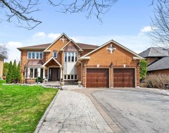 409 Alex Doner Drive  Newmarket, ON L3X 1C6
