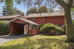 17 Lesterwood Crescent Toronto, ON M1P 3L5
