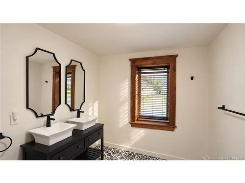470 Riverside Dr, Bathurst, NB 