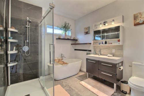 Master Bathroom - 742 Av. Terry-Fox, Rouyn-Noranda, QC 