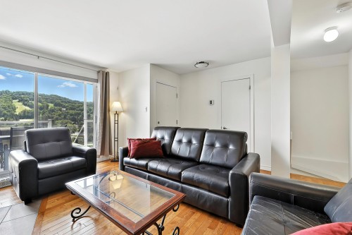 Salon - A-775 Rue Principale, Saint-Sauveur, QC 