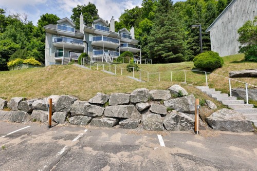 Stationnement - A-775 Rue Principale, Saint-Sauveur, QC 