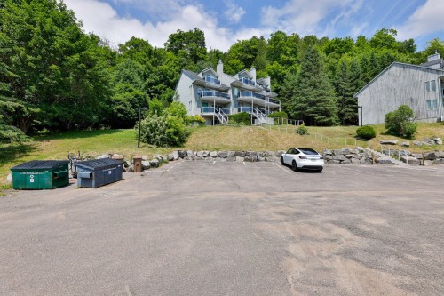 Stationnement - A-775 Rue Principale, Saint-Sauveur, QC 