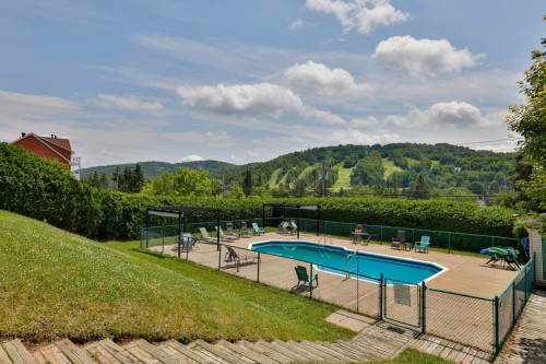 Piscine - A-775 Rue Principale, Saint-Sauveur, QC 