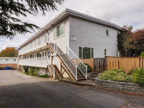 #303-642 Admirals Rd  Esquimalt, BC V9A 2N7