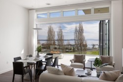 #401-9570 Fifth St  Sidney, BC V8L 2W5