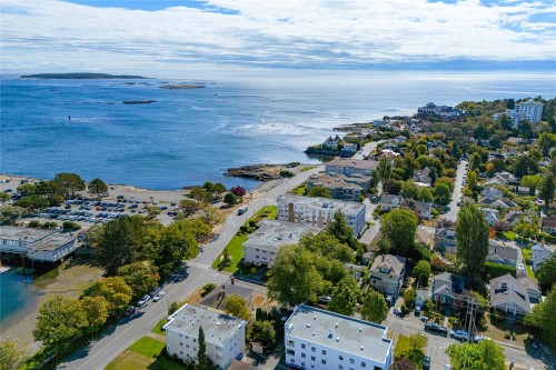 #102-1318 Beach Dr  Oak Bay, BC V8S 2N5