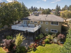 1924 Casa Marcia Cres  Saanich, BC V8N 2X3