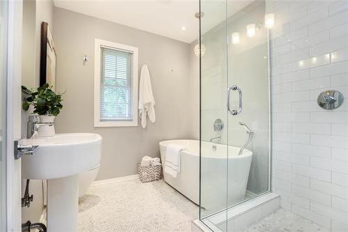 105 Ash St, Winnipeg, MB 