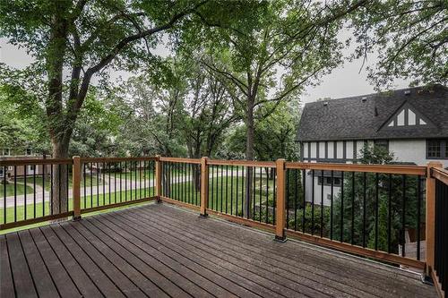 105 Ash St, Winnipeg, MB 