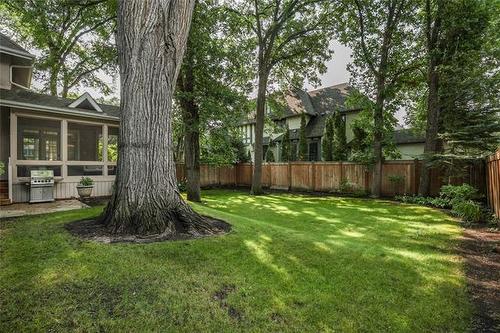 105 Ash St, Winnipeg, MB 