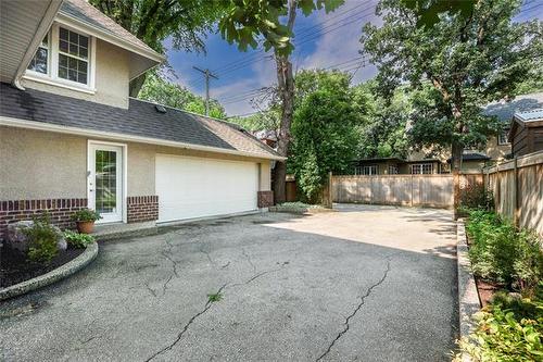 105 Ash St, Winnipeg, MB 