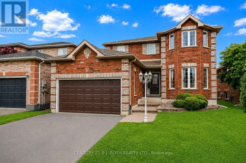 17 CROMPTON DRIVE  Barrie, ON L4M 6N1