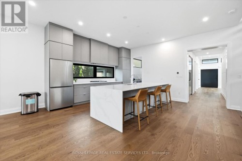 Contemporary Chef's Kitchen w/Quartz Countertops - 36 Windemere Road, Hamilton, ON 