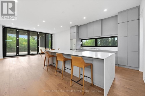 Waterfall Island w/Breakfast Bar in Chef's Kitchen - 36 Windemere Road, Hamilton, ON 