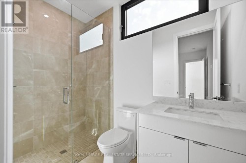 Private Three-Piece Ensuite to Second Bedroom - 36 Windemere Road, Hamilton, ON 