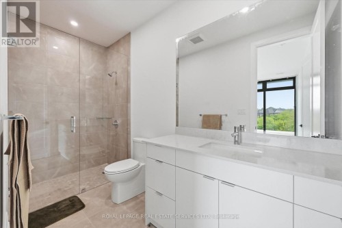 Private Three-Piece Ensuite to Third Bedroom - 36 Windemere Road, Hamilton, ON 