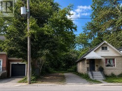 360B LAWRENCE AVENUE W Toronto, ON M5M 1B7