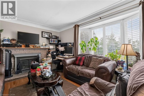 Expansive bay window with white plantation shutters - 121 Panin Road, Burlington, ON 