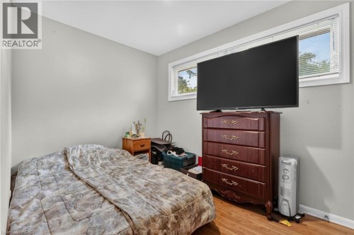 Wood-finish flooring with light gray wall paint and white trim - 121 Panin Road, Burlington, ON 