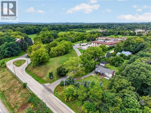 Expansive tree-lined property featuring a white exterior residence with a private driveway - 121 Panin Road, Burlington, ON 