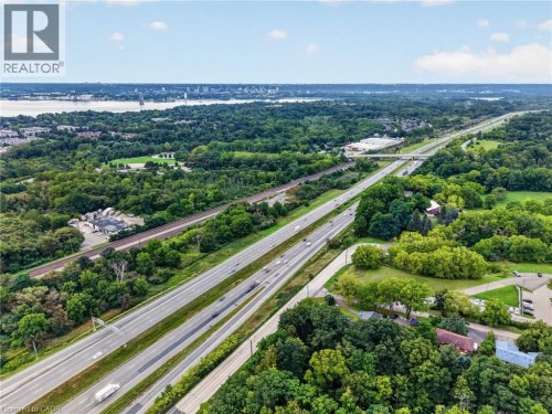 Expansive green landscape with mature trees and a distant body of water - 121 Panin Road, Burlington, ON 