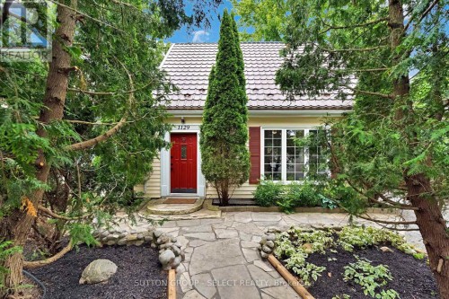 1129 SUNNINGDALE ROAD E  London North (North C), ON N5X 4B1