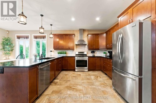 1801 Cedarlakes Way, Ottawa, ON 