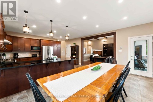 1801 Cedarlakes Way, Ottawa, ON 