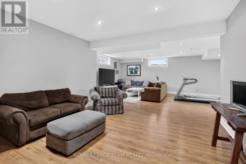 1801 Cedarlakes Way, Ottawa, ON 