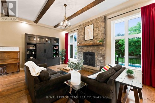 1801 Cedarlakes Way, Ottawa, ON 