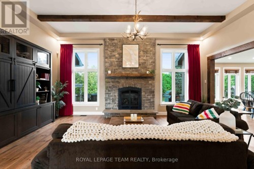 1801 Cedarlakes Way, Ottawa, ON 