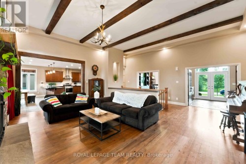 1801 Cedarlakes Way, Ottawa, ON 