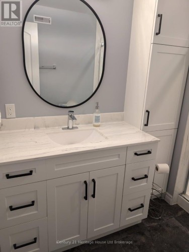 In-Law Suite 3pc Bath - 128 King Hiram Street, Ingersoll (Ingersoll - North), ON 