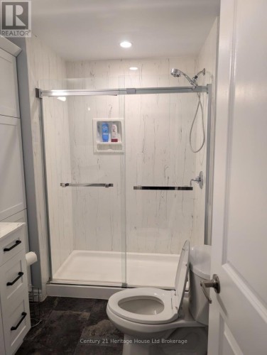 In-Law 3pc Bath - 128 King Hiram Street, Ingersoll (Ingersoll - North), ON 